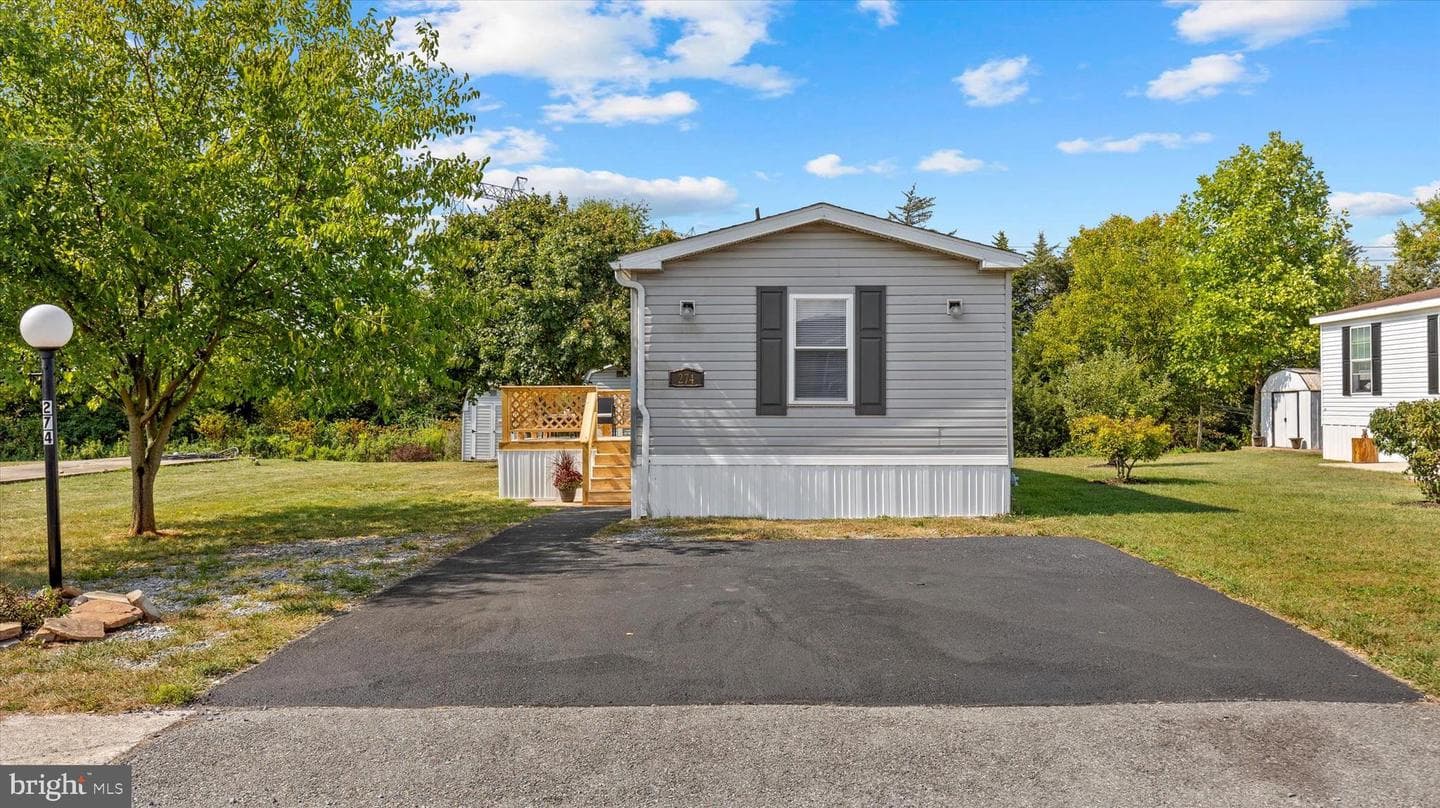 274 Michael Street photo 24