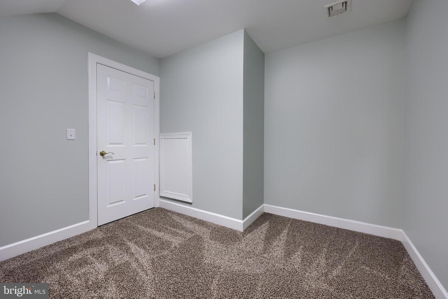 2470 Zell Court photo 34