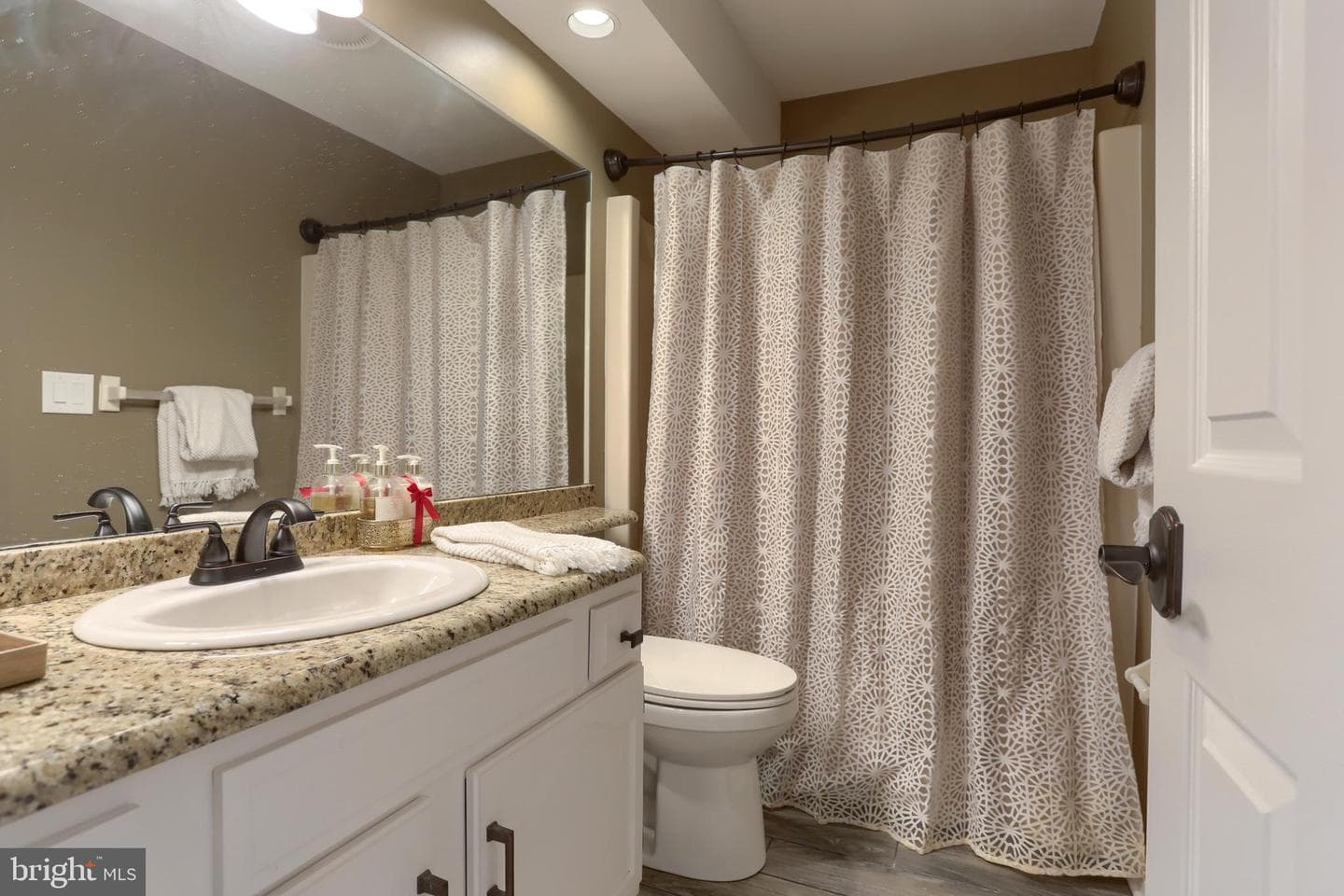 86 Cambridge Drive photo 36
