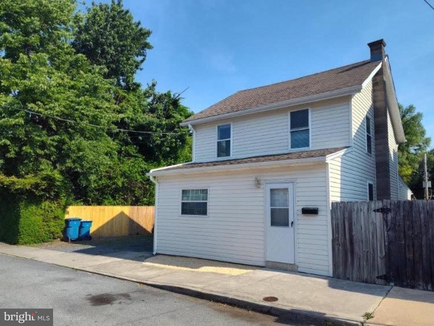 162 Penn Street photo 2