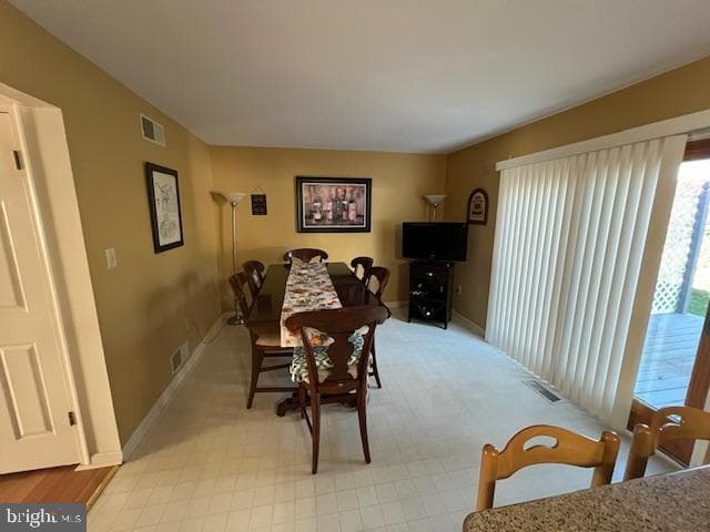 6239 Spring Knoll Drive photo 11