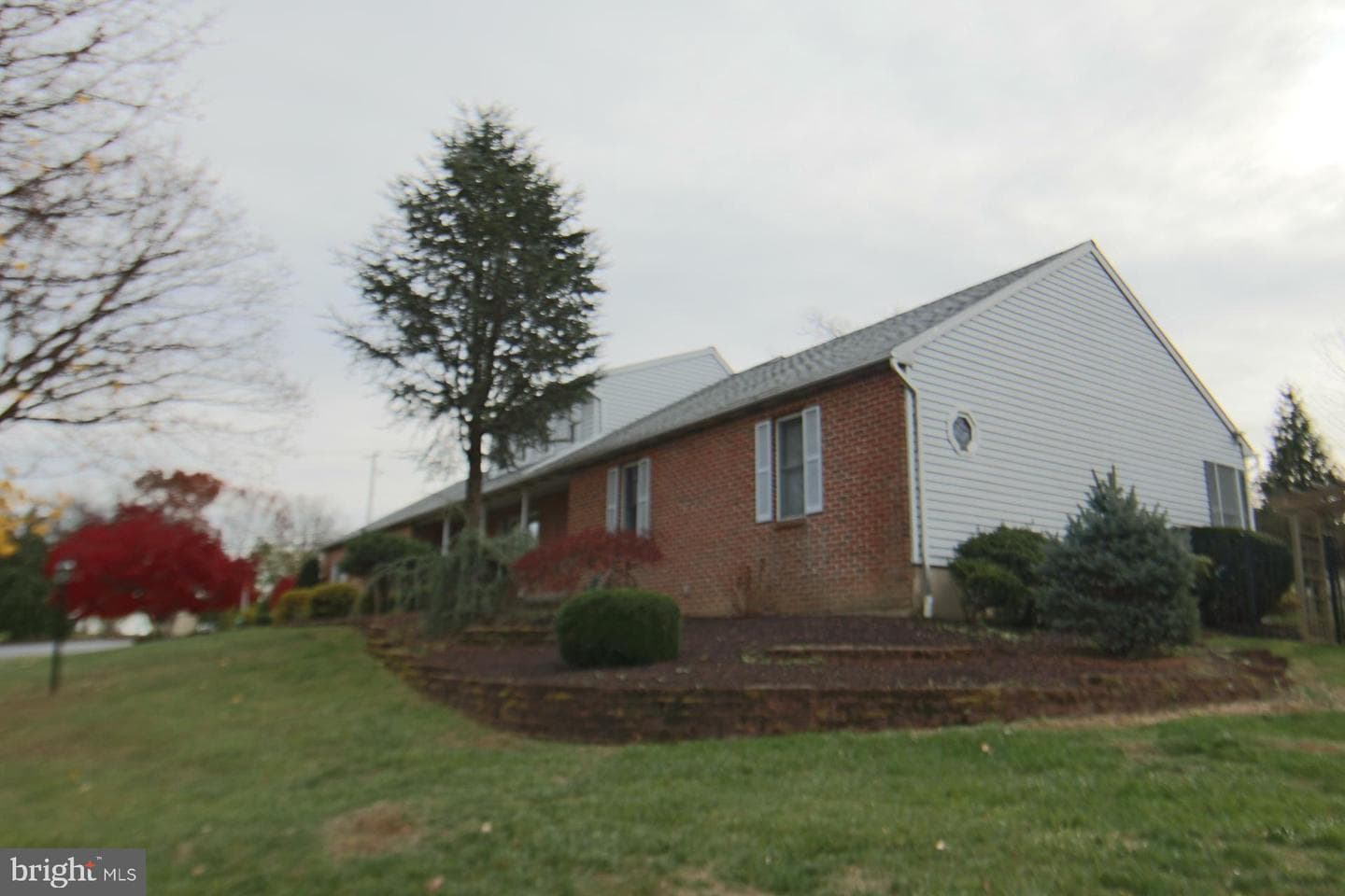 2139 Sycamore Drive photo 2