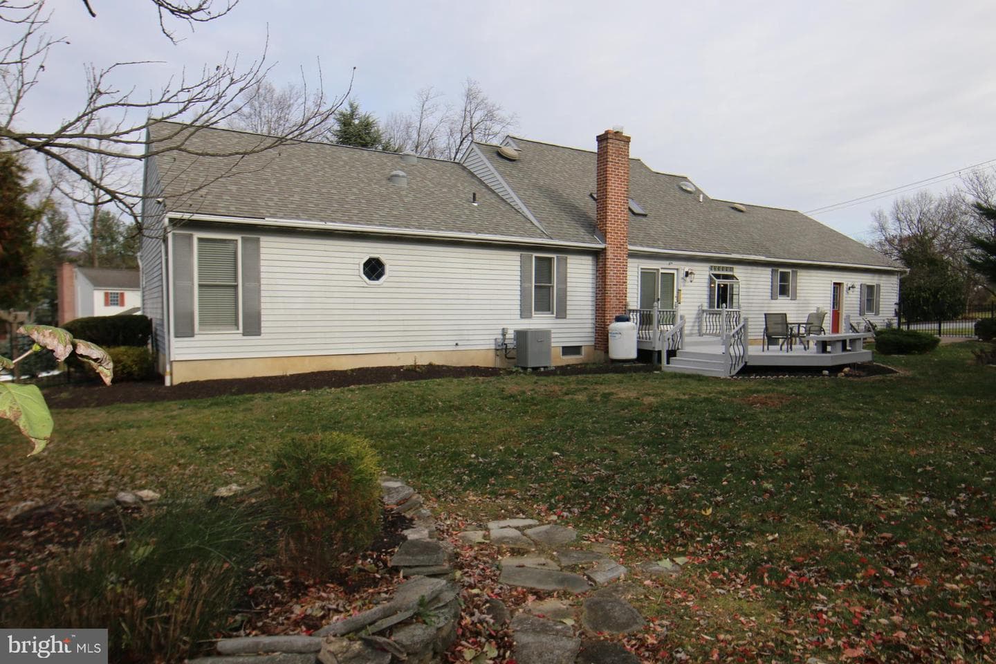 2139 Sycamore Drive photo 6