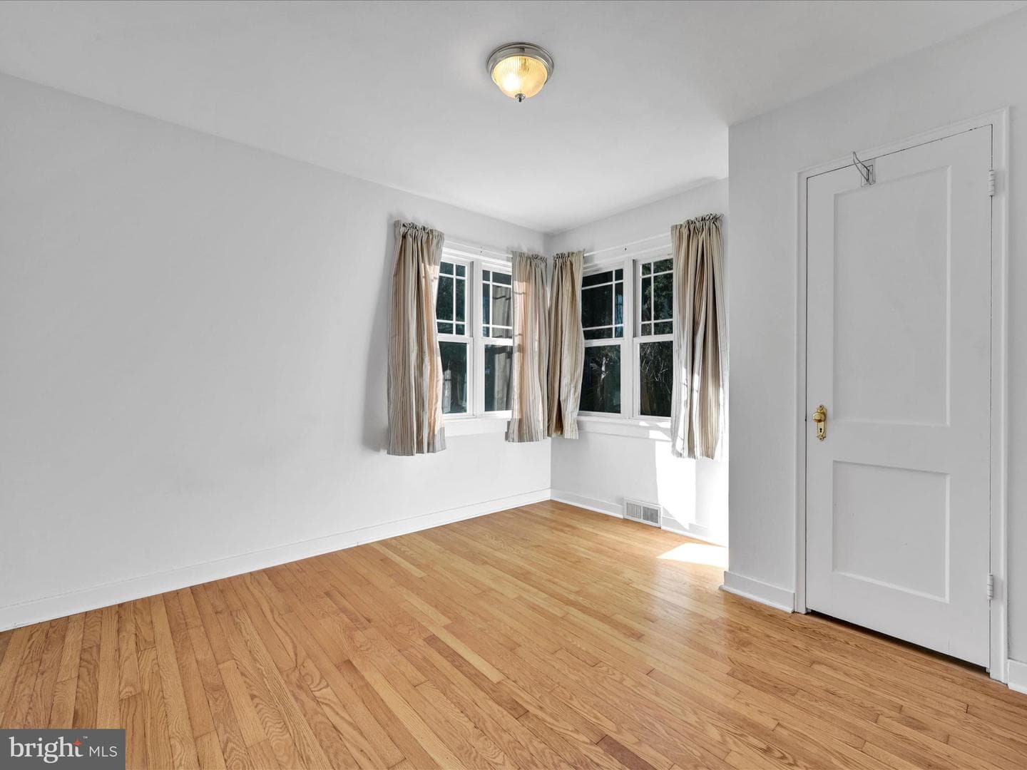 1246 E Derry Road photo 17