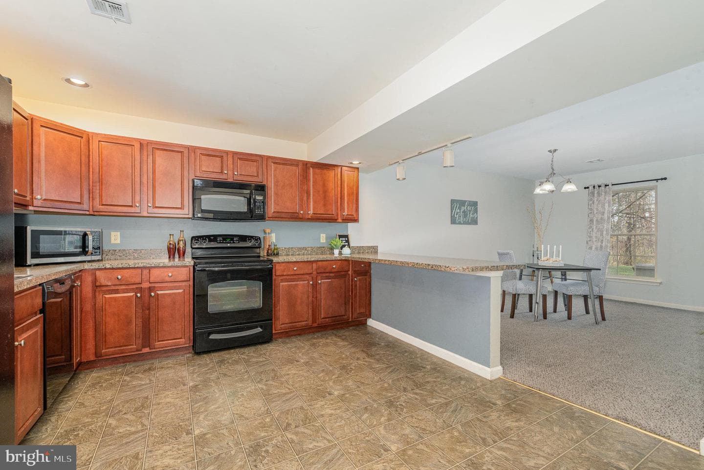 512 Woodthrush Court photo 11