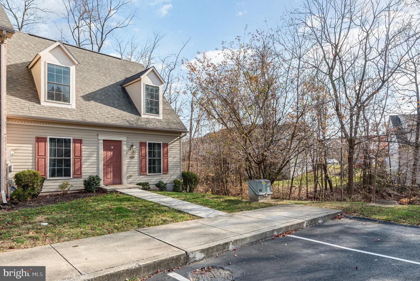 512 Woodthrush Court photo 2