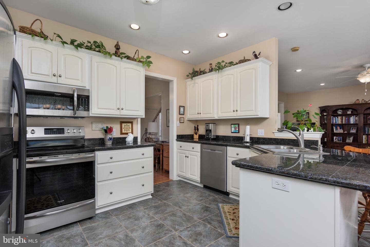 7604 Aynlee Way photo 12