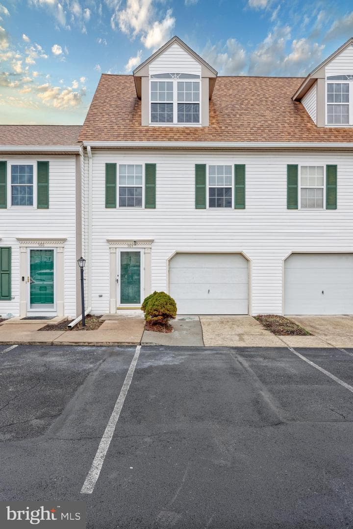 564 Downington Court photo 4