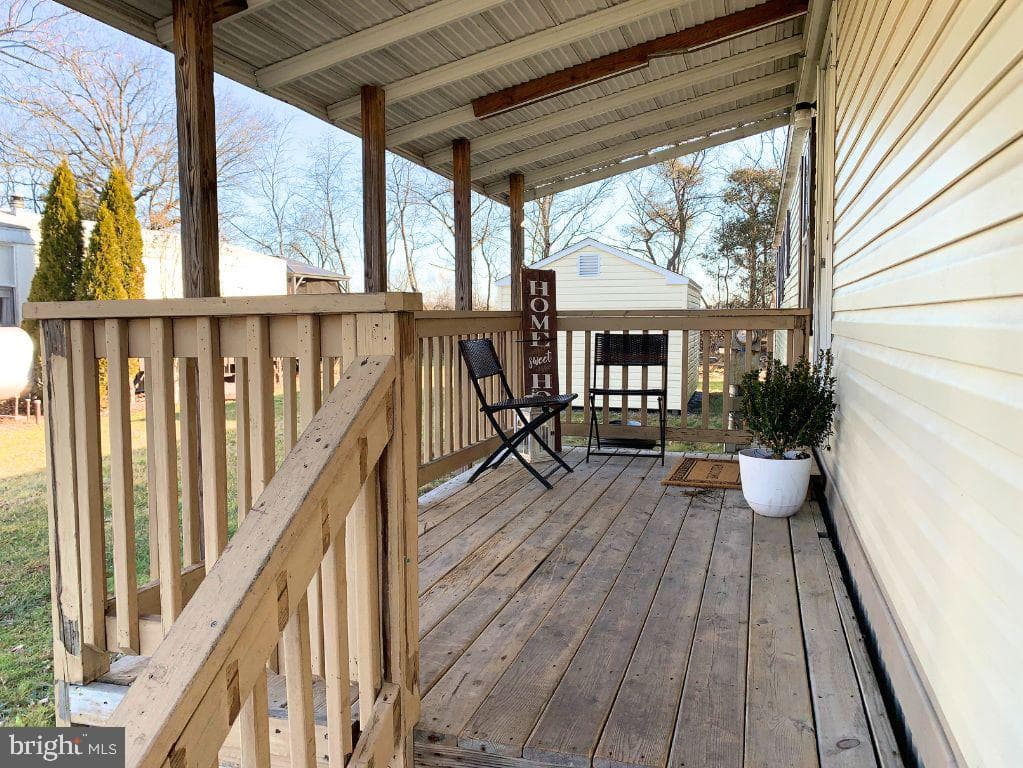 40 Rose Avenue photo 2