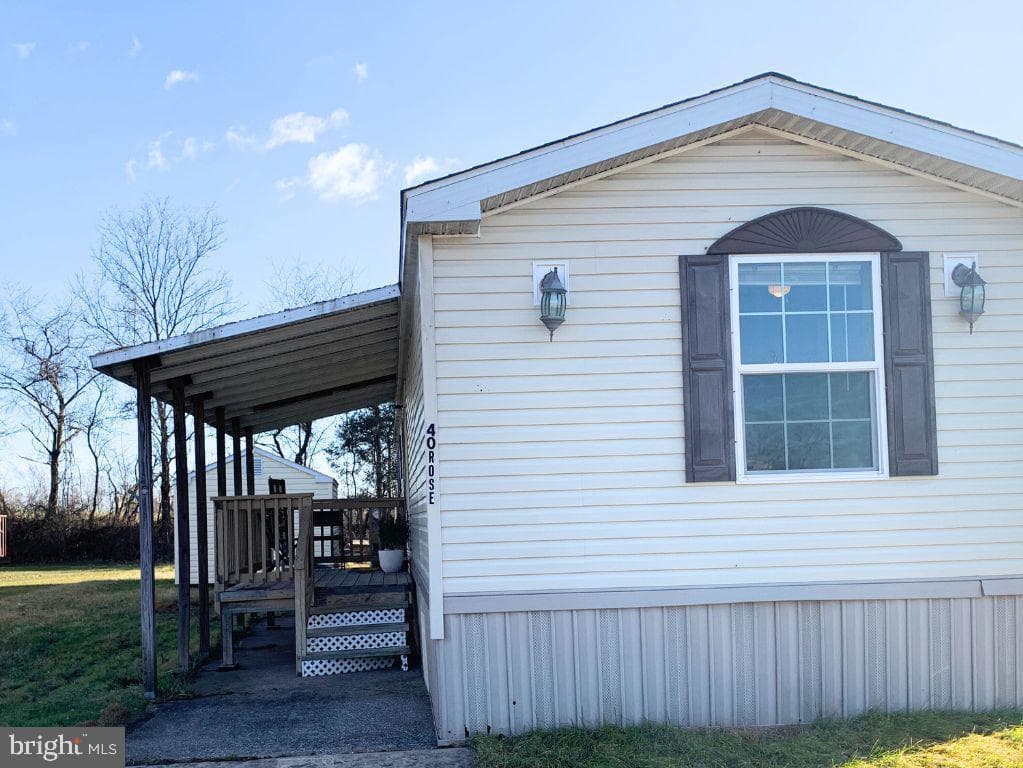 40 Rose Avenue photo 4