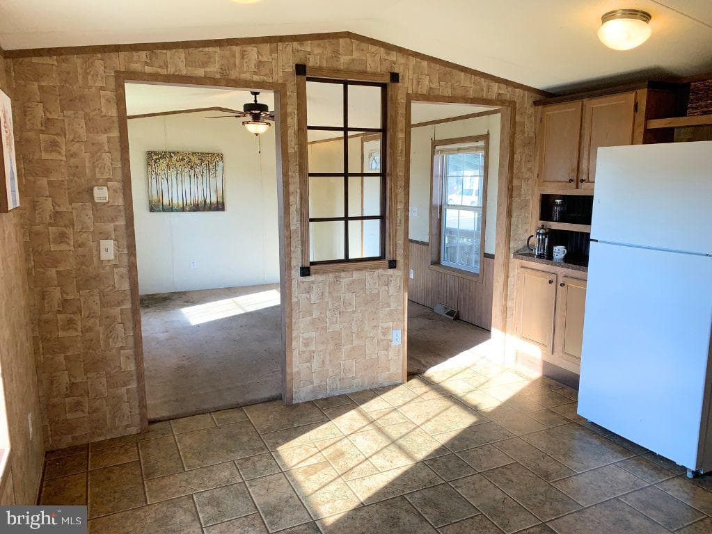 40 Rose Avenue photo 5