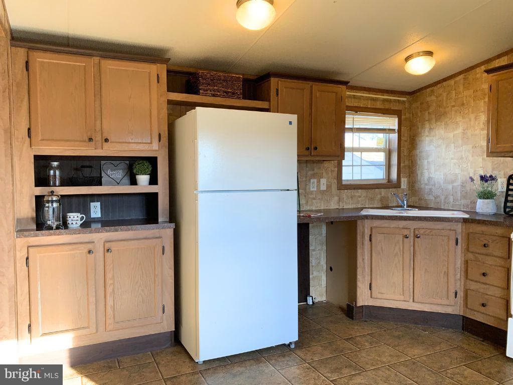 40 Rose Avenue photo 6