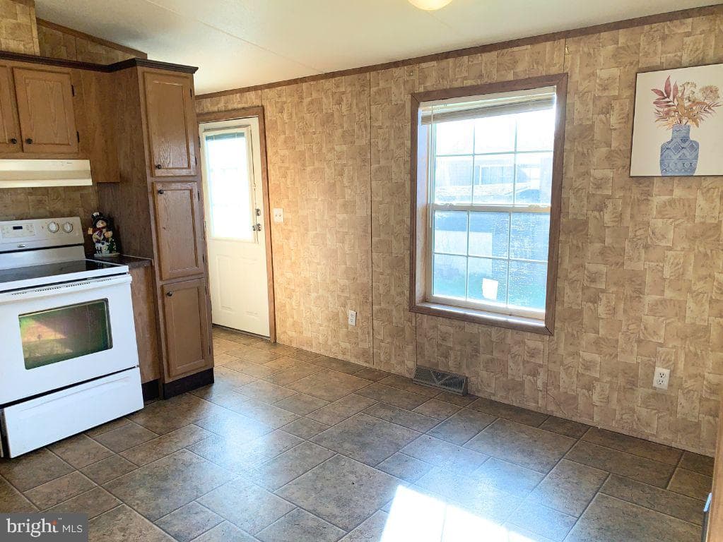 40 Rose Avenue photo 8