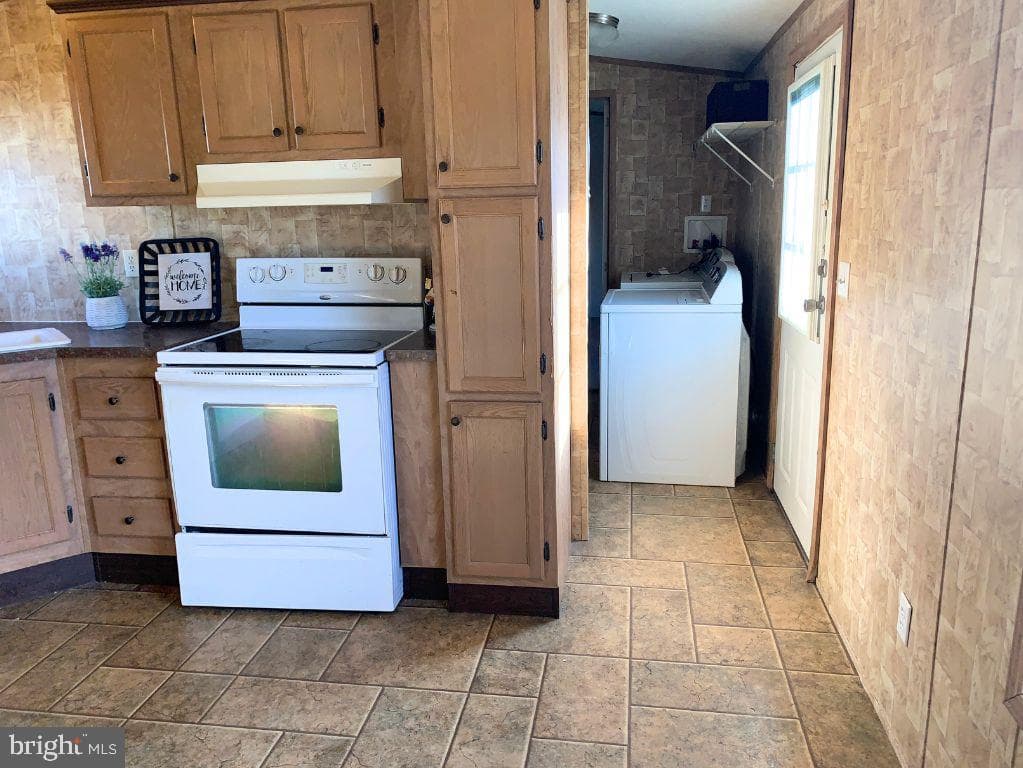 40 Rose Avenue photo 9