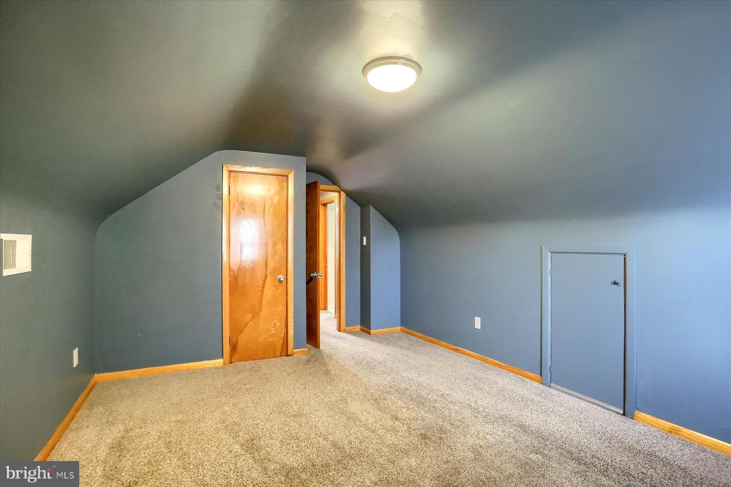 6774 Lehigh Avenue photo 17