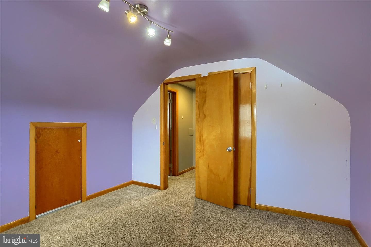 6774 Lehigh Avenue photo 22