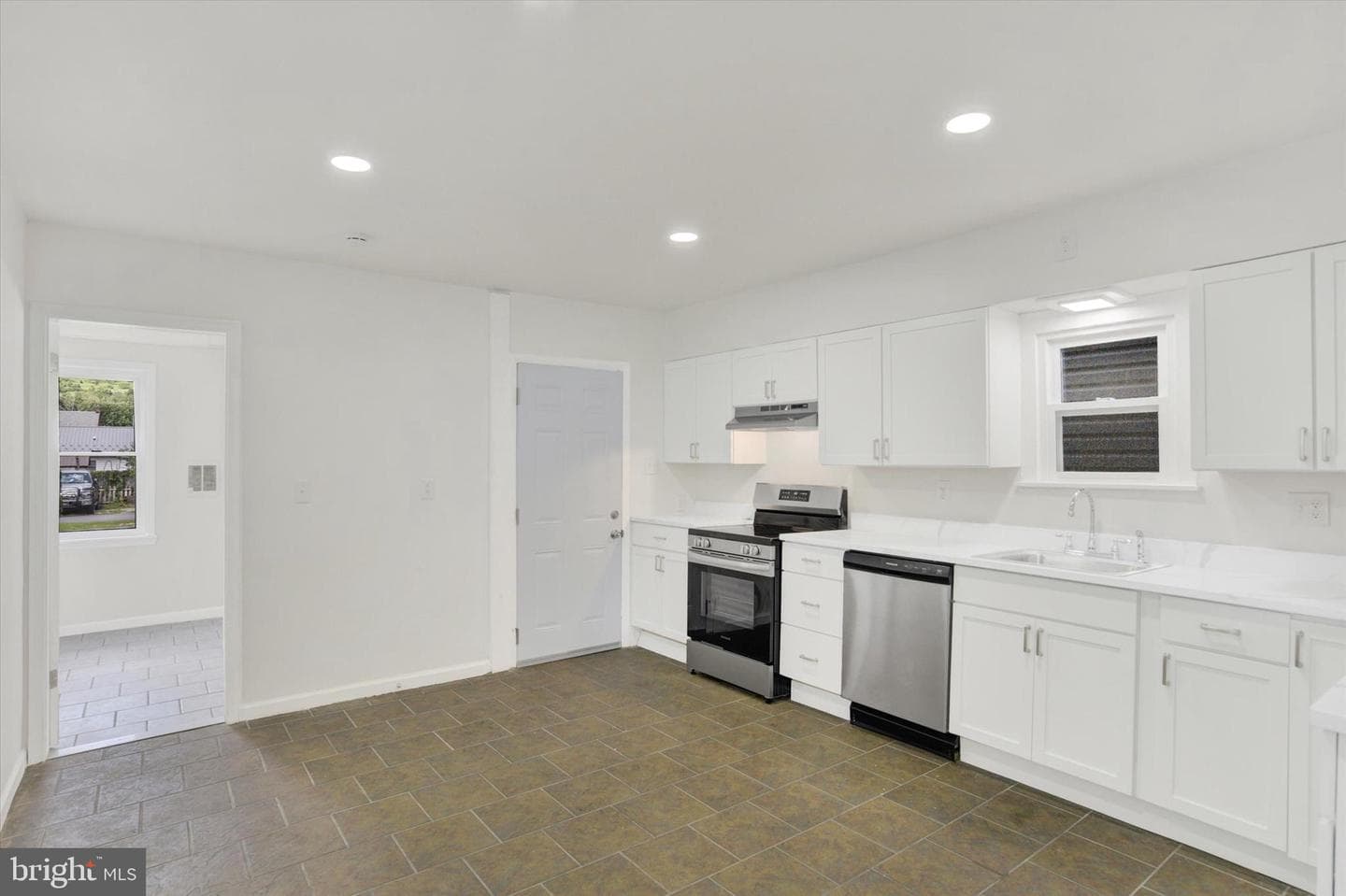 433 S 2nd Street photo 12