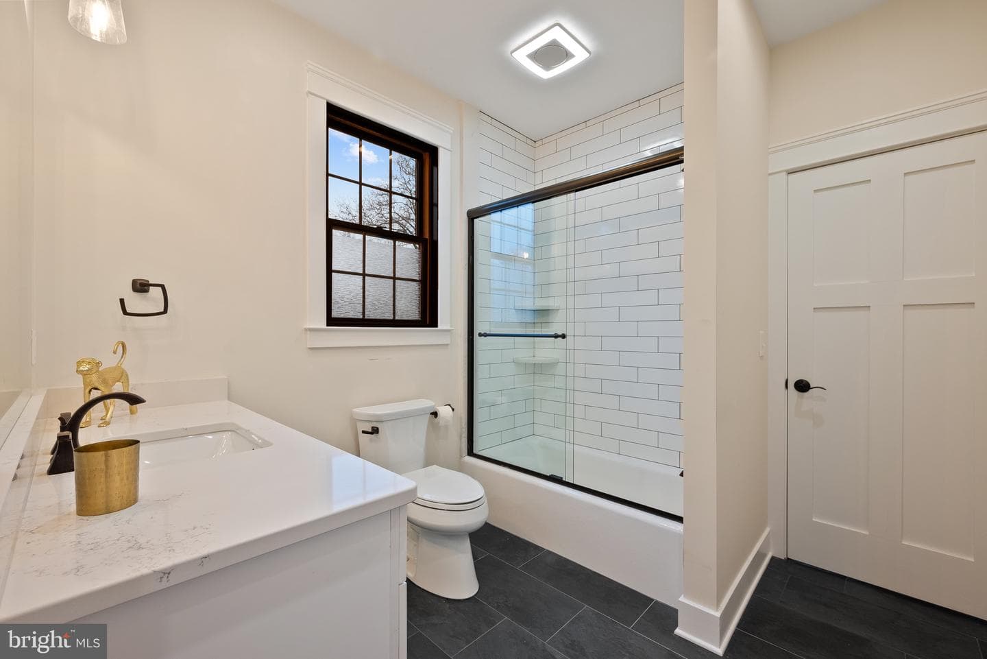 321 Elm Avenue photo 32