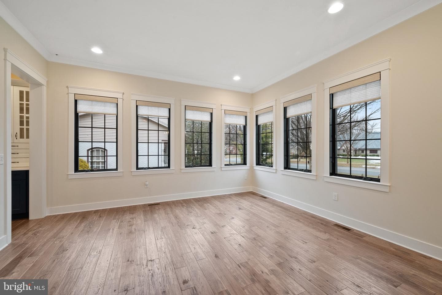 321 Elm Avenue photo 8