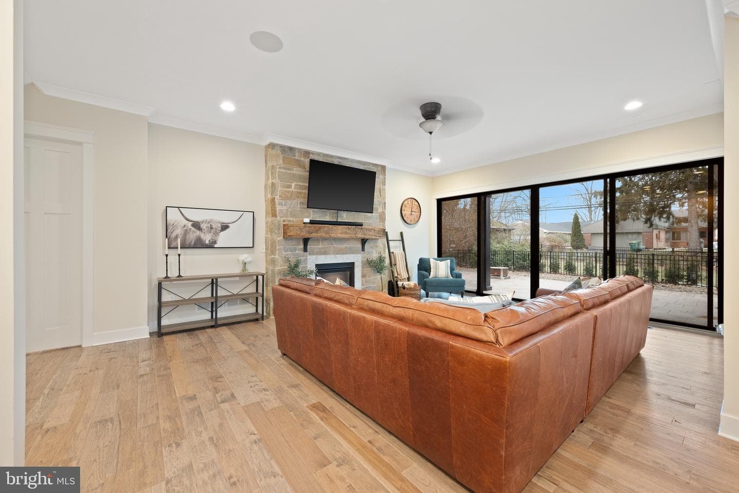 321 Elm Avenue photo 9