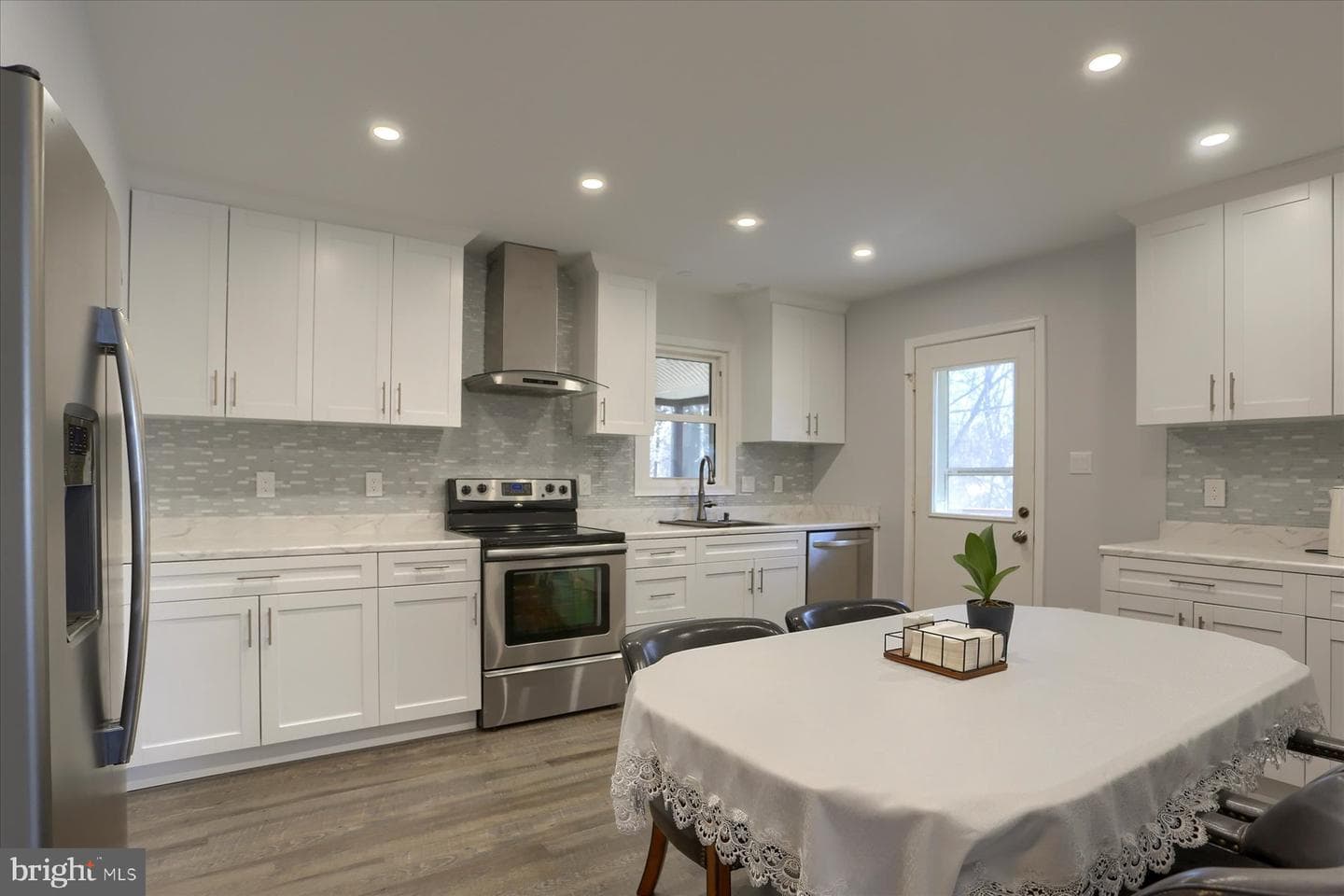 3837 N Progress Avenue photo 11