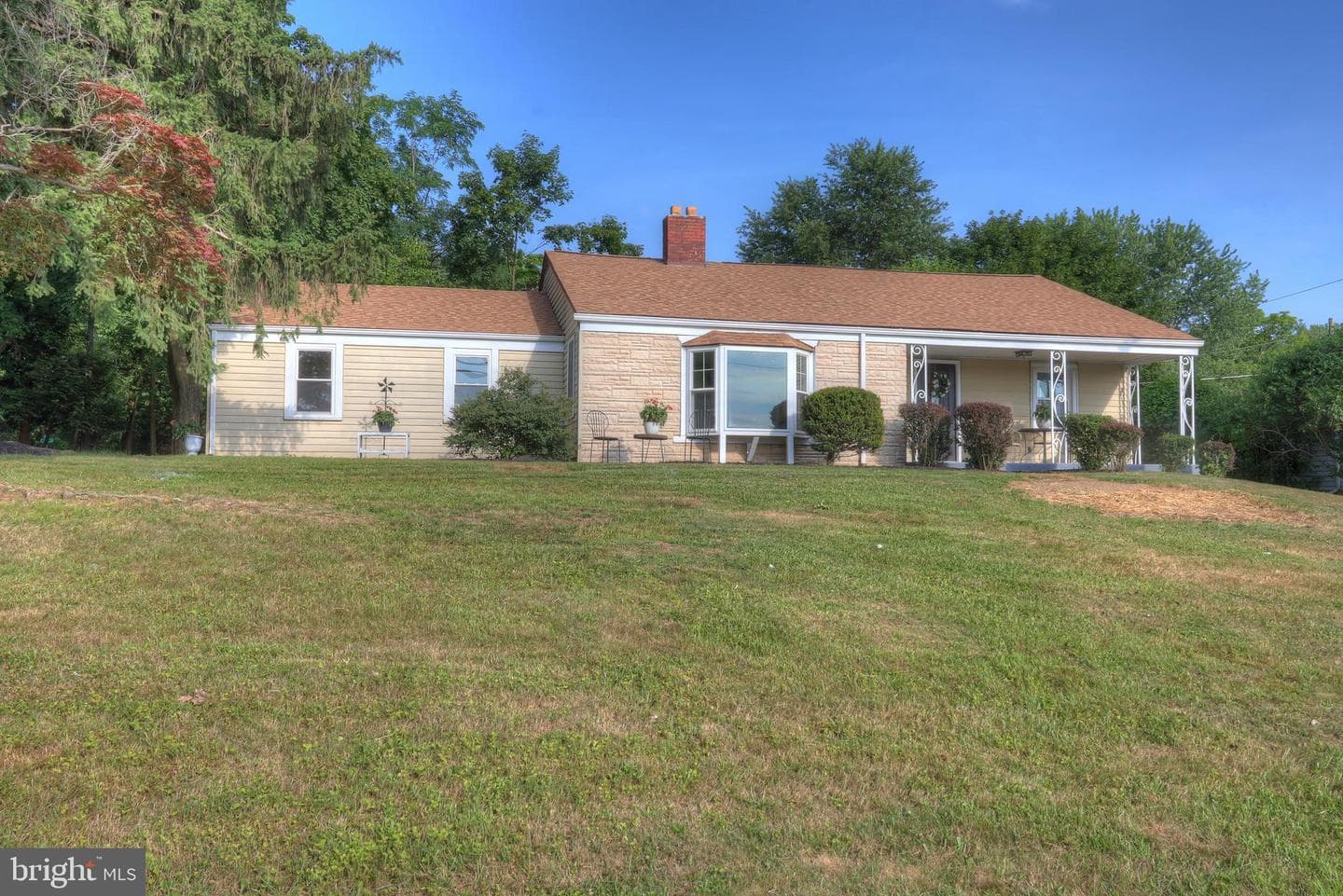 923 Colonial Road