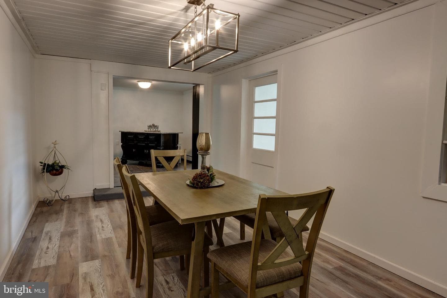 923 Colonial Road photo 11