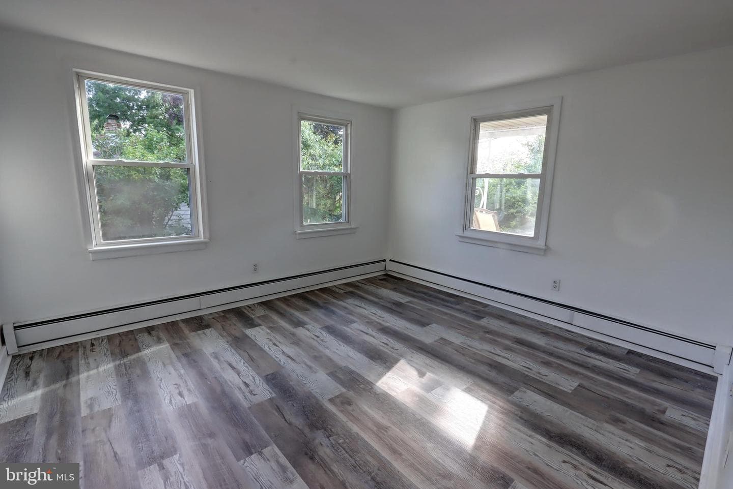 923 Colonial Road photo 13