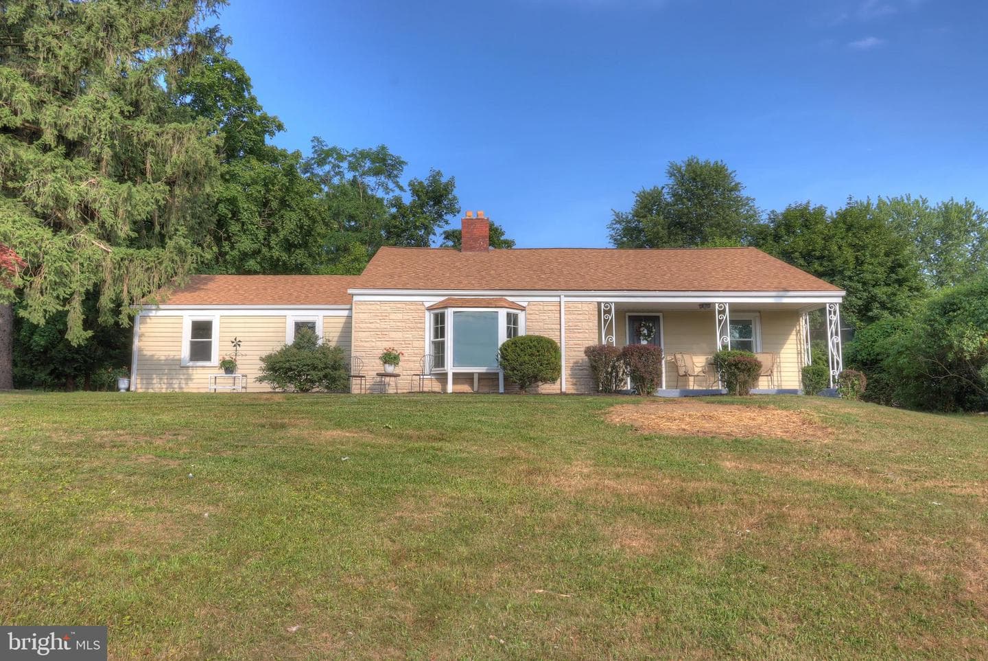 923 Colonial Road photo 4
