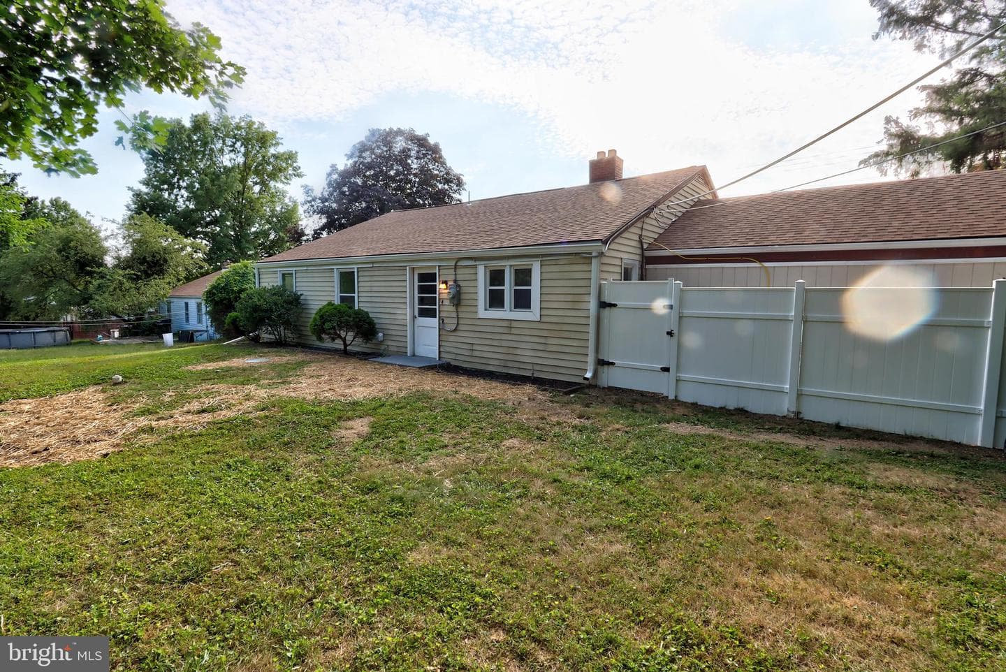 923 Colonial Road photo 5