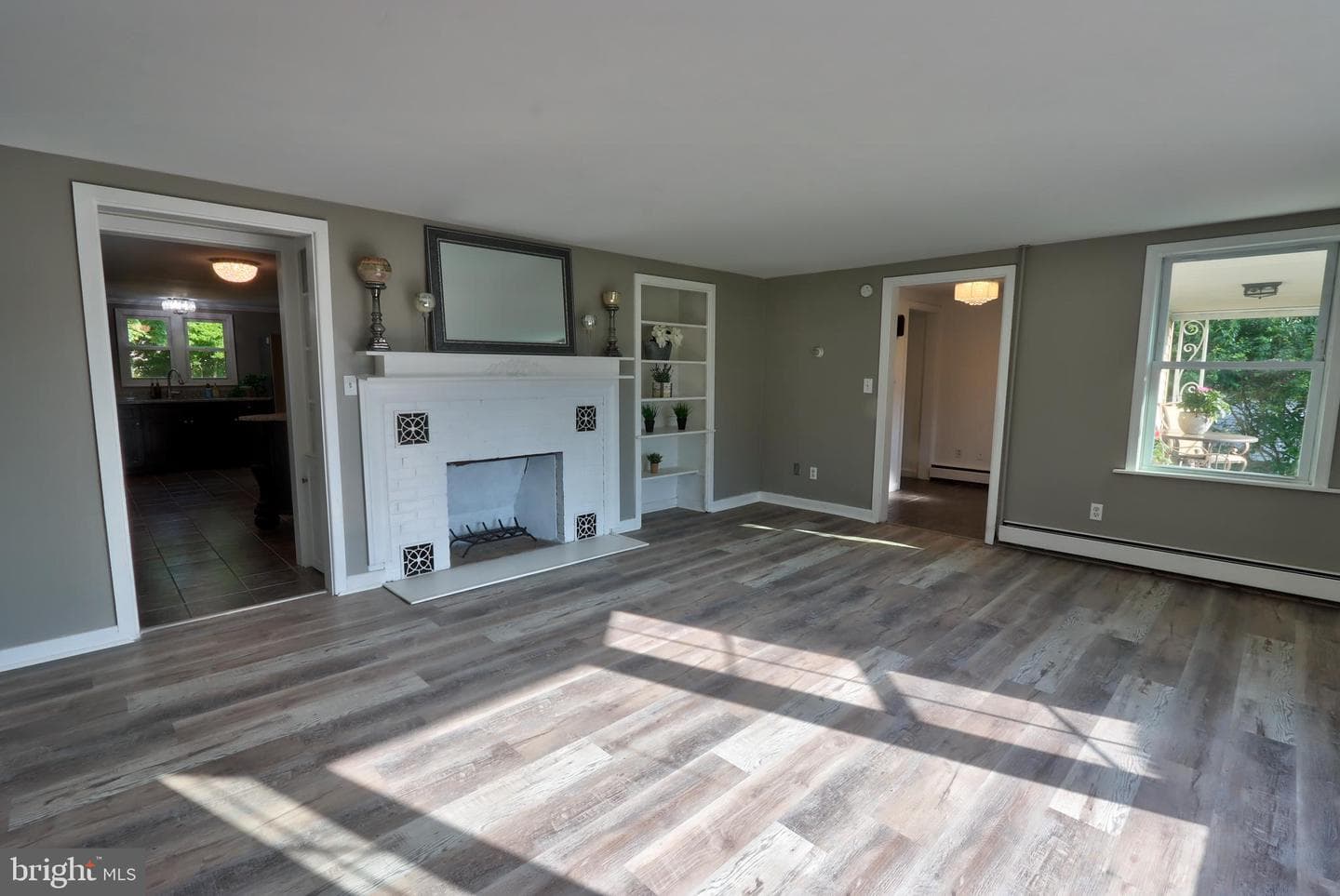 923 Colonial Road photo 7