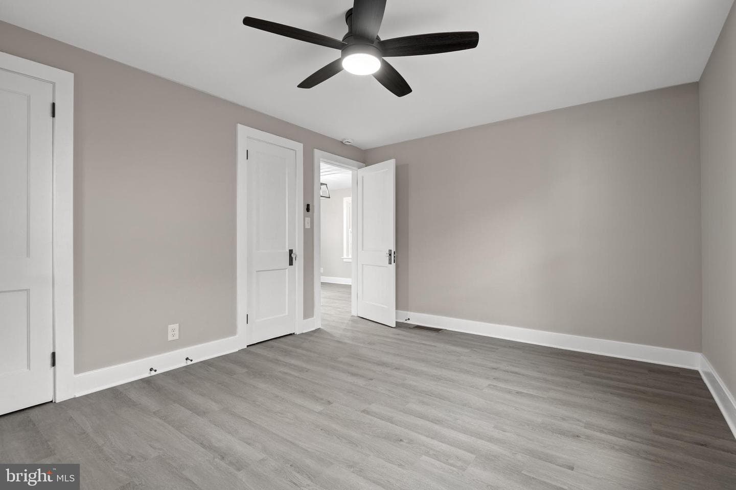1429 E Derry Road photo 16