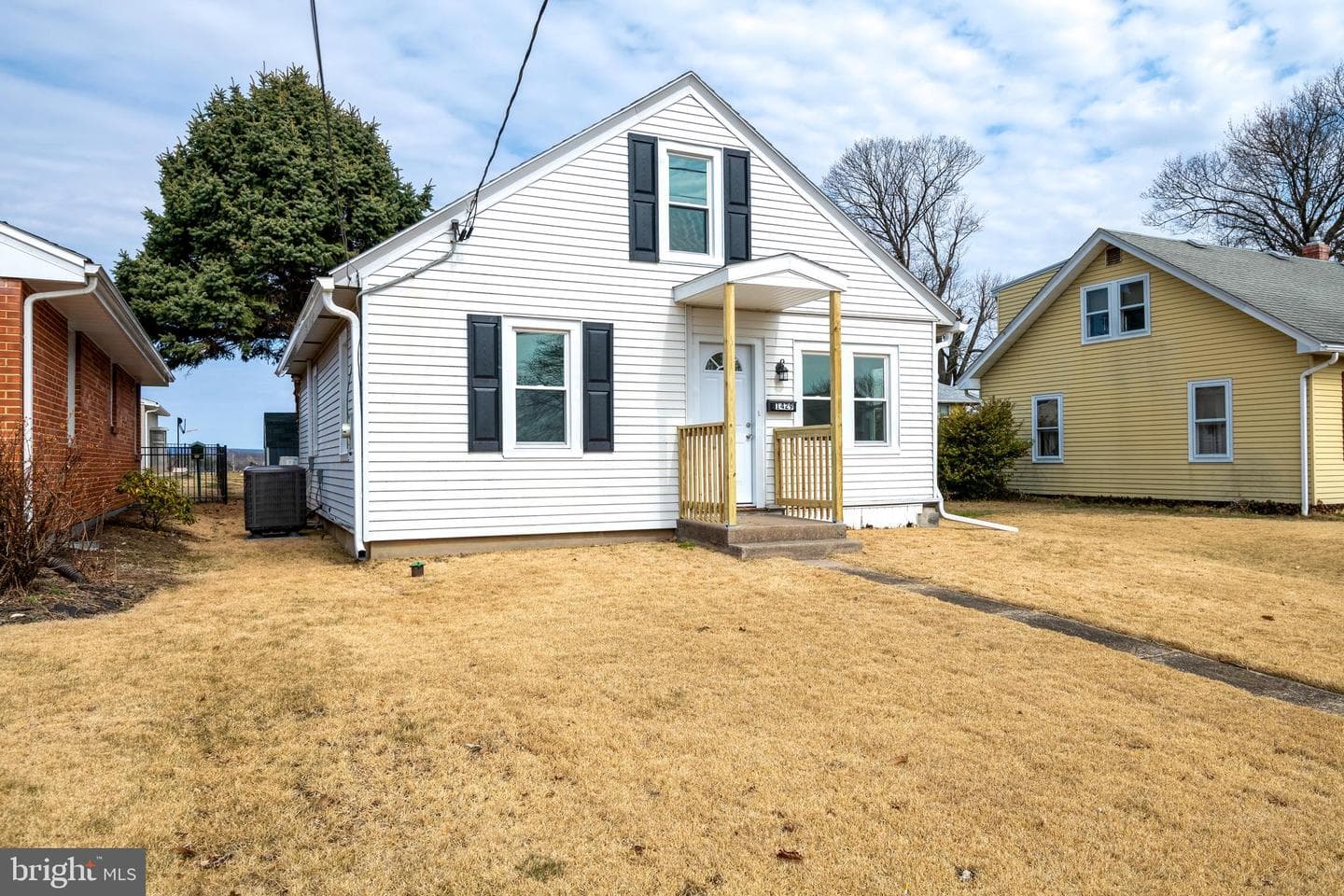 1429 E Derry Road photo 2