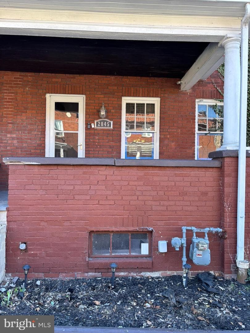 2045 Zarker Street photo 1