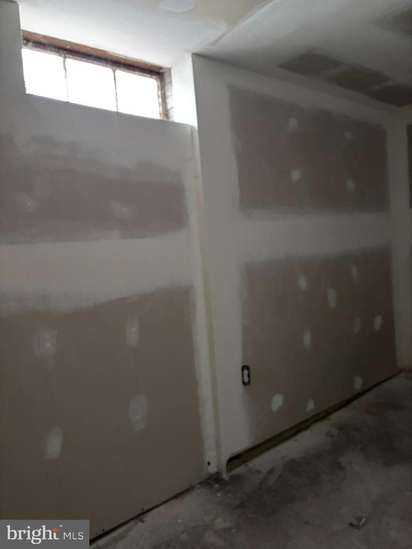 2045 Zarker Street photo 10