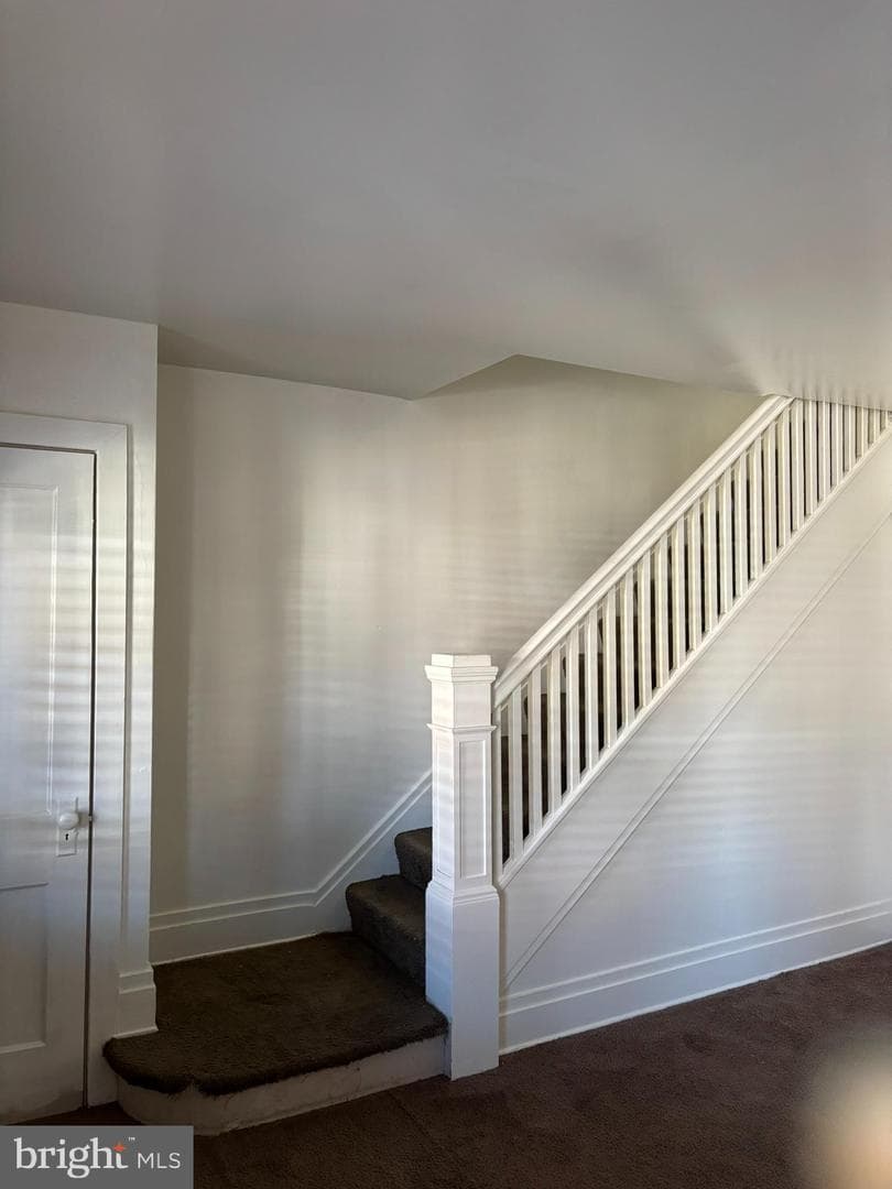2045 Zarker Street photo 3