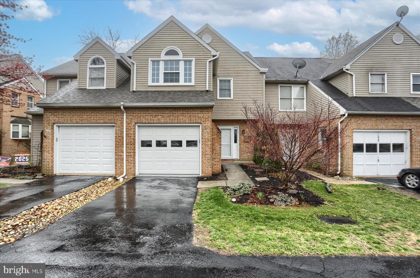 1654 Macintosh Way photo 1
