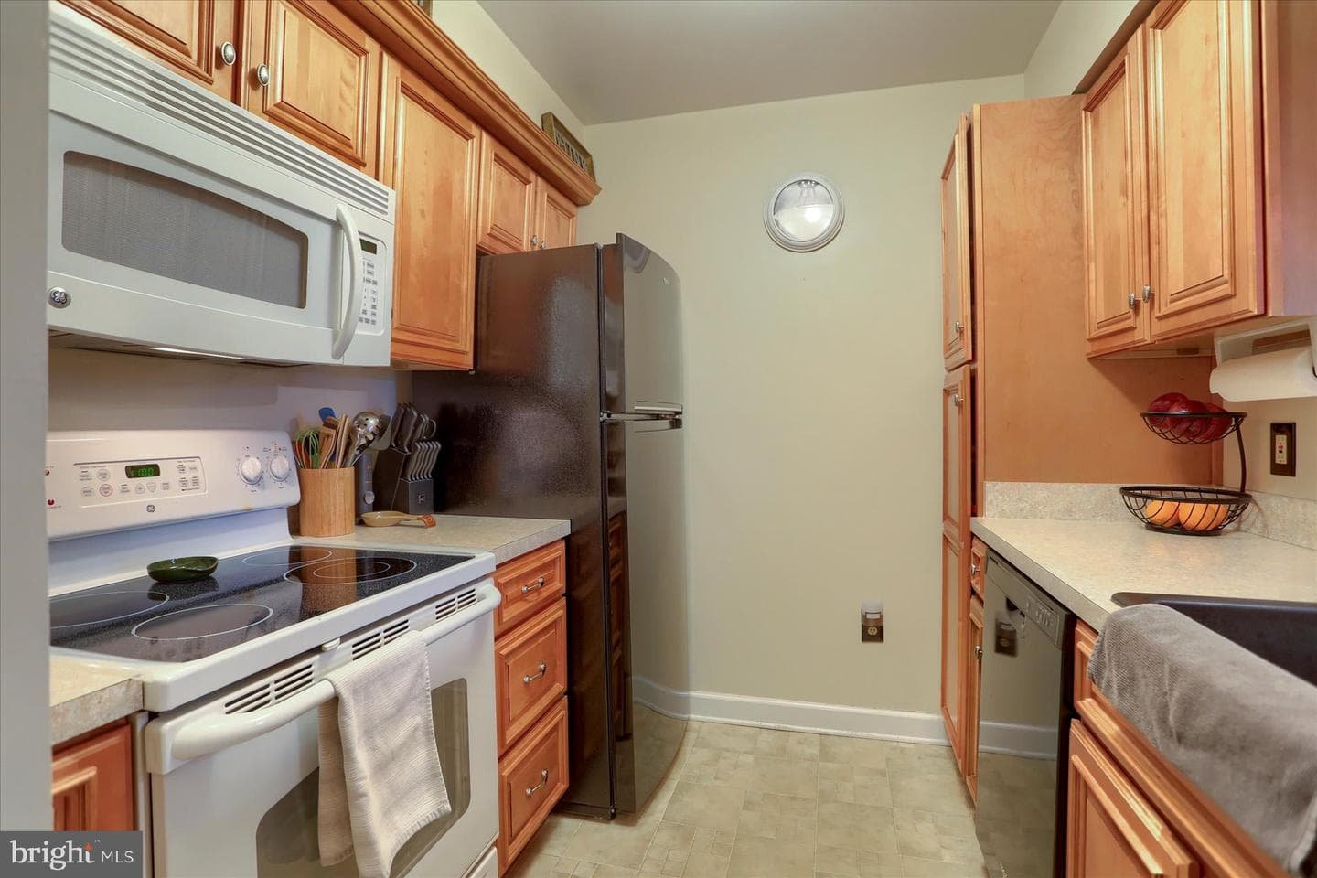 1654 Macintosh Way photo 4