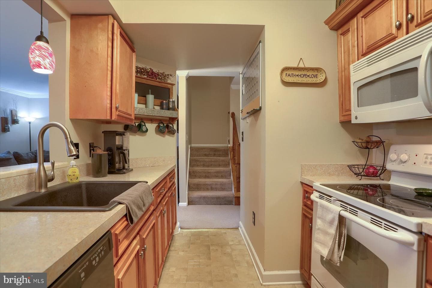 1654 Macintosh Way photo 5