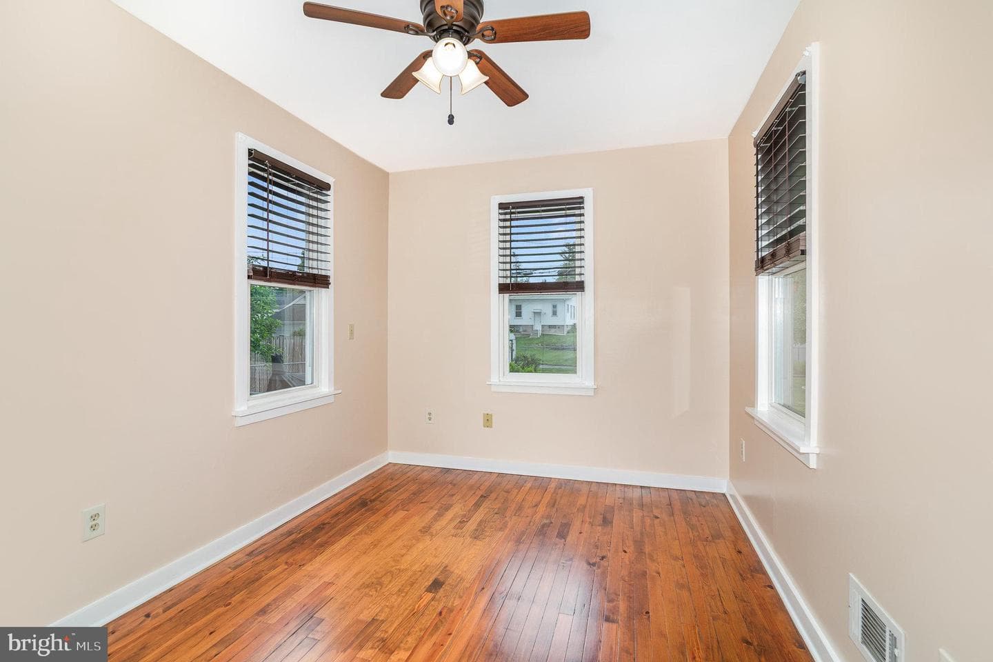 4403 Lancaster Street photo 16