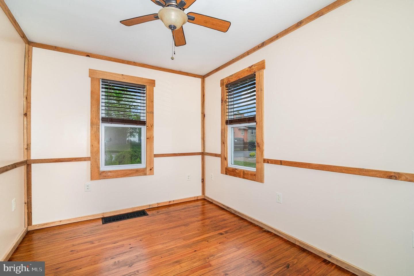 4403 Lancaster Street photo 19