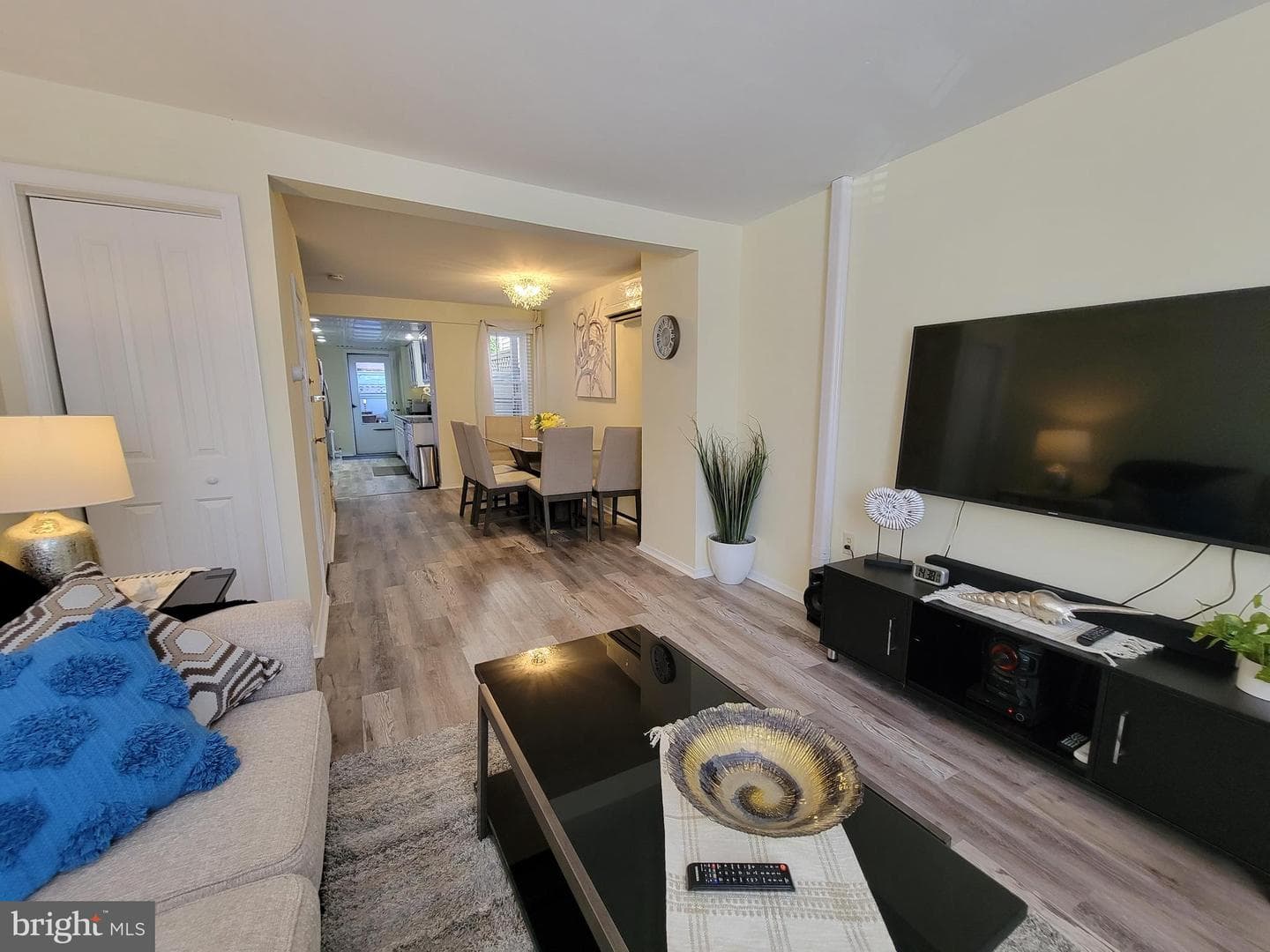 402 Boas Street photo 1