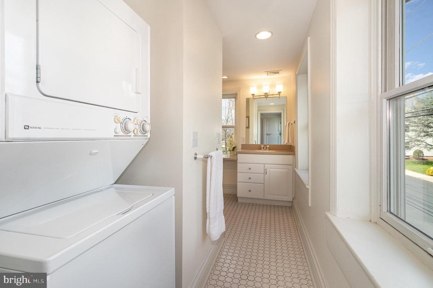 308 E Derry Road photo 18