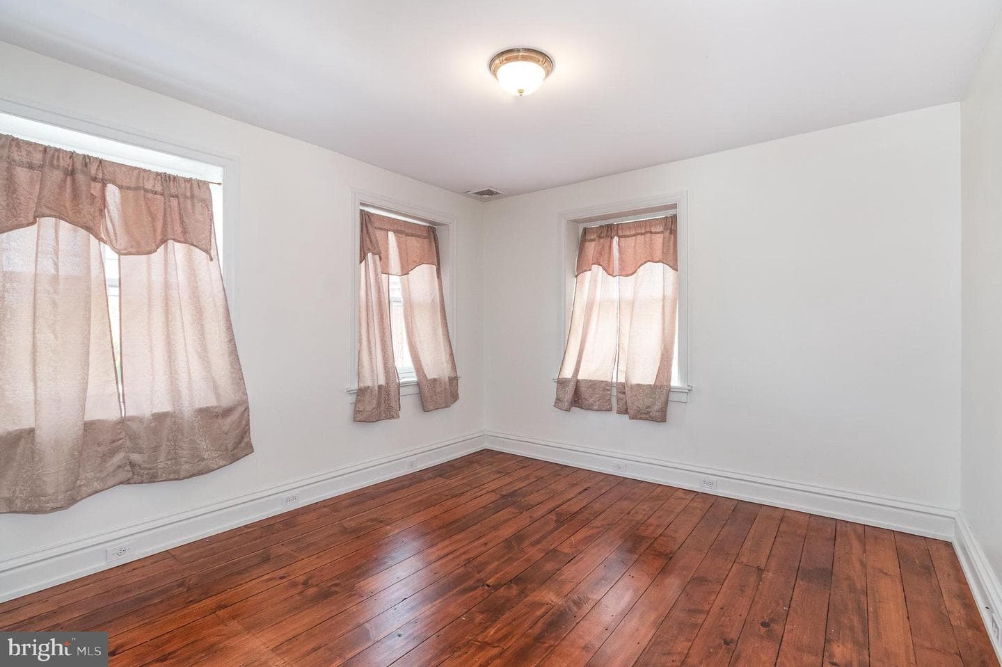 308 E Derry Road photo 25