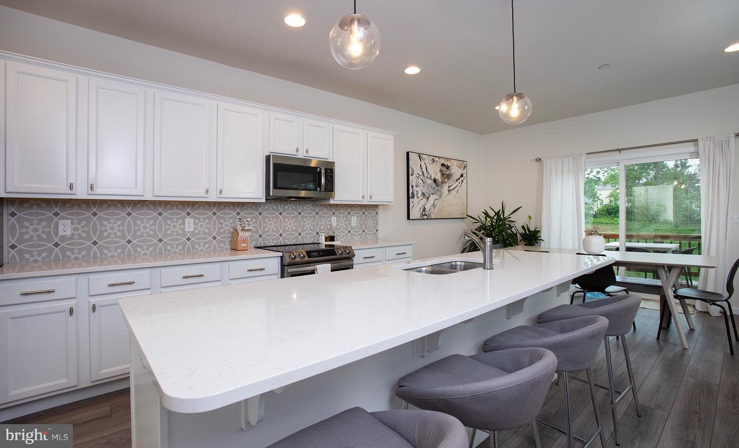 807 Anthony Drive photo 4