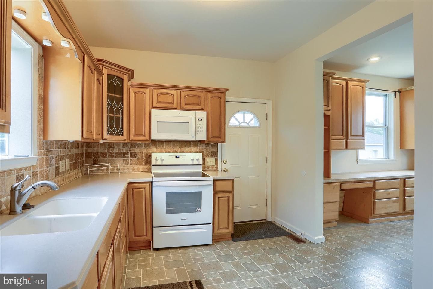 100 Holbrook Street photo 12