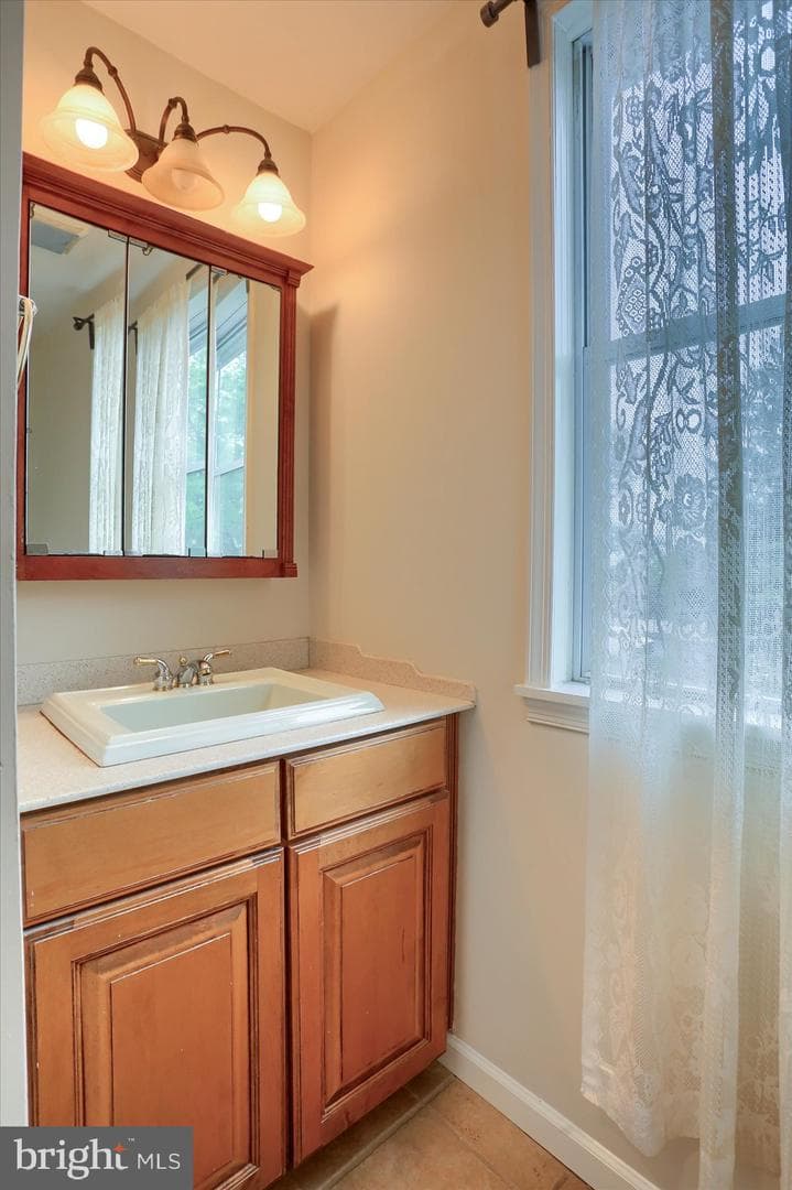 100 Holbrook Street photo 16