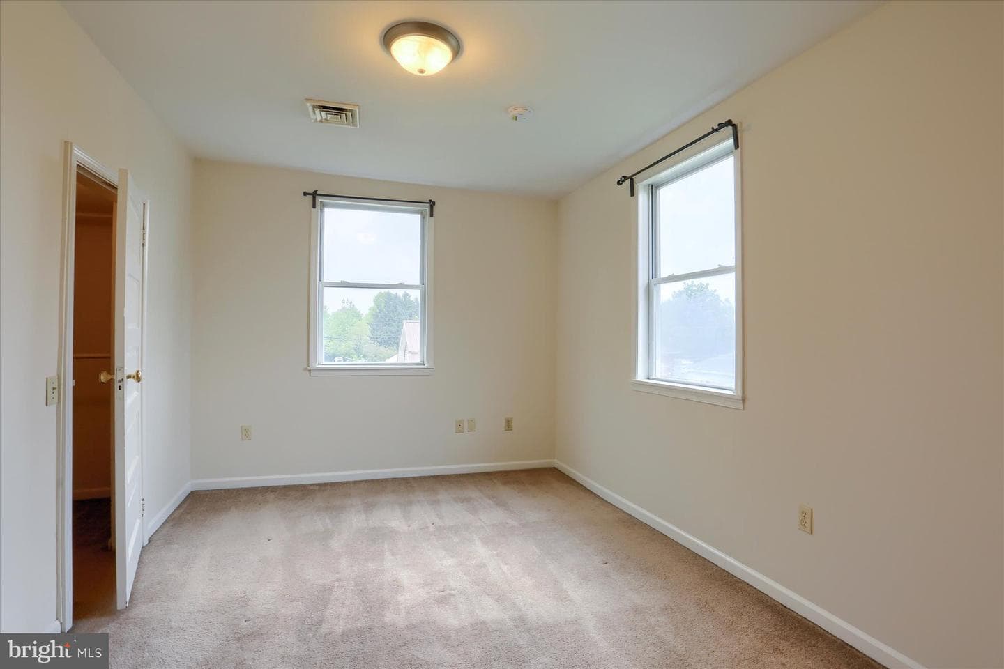 100 Holbrook Street photo 19