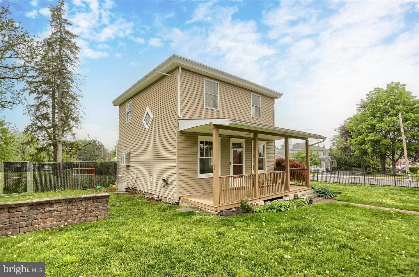 100 Holbrook Street photo 2