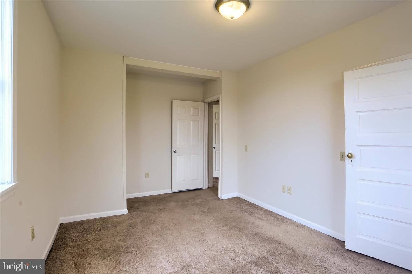 100 Holbrook Street photo 20